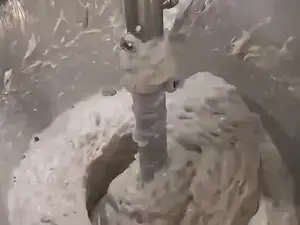 упаковка пасты из креветок в треугольные пакеты